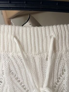 White knitted pants